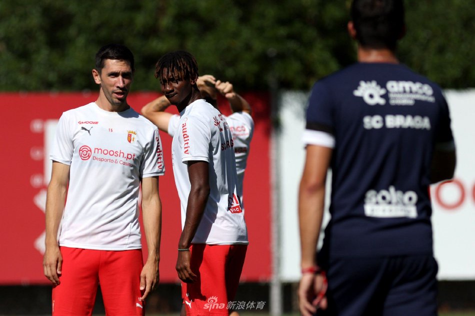 他精通多种 他精通多种