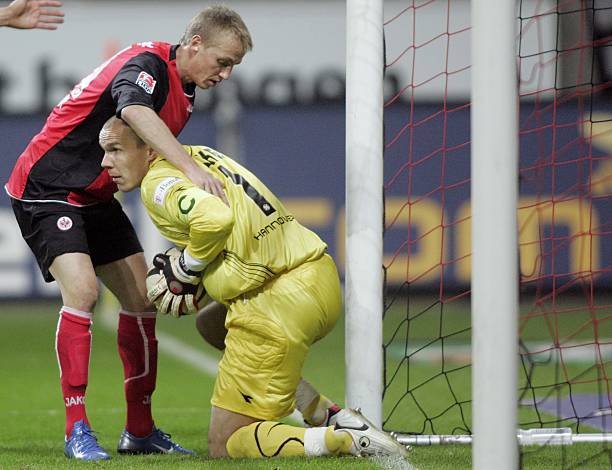 在揭幕战中 在揭幕战中